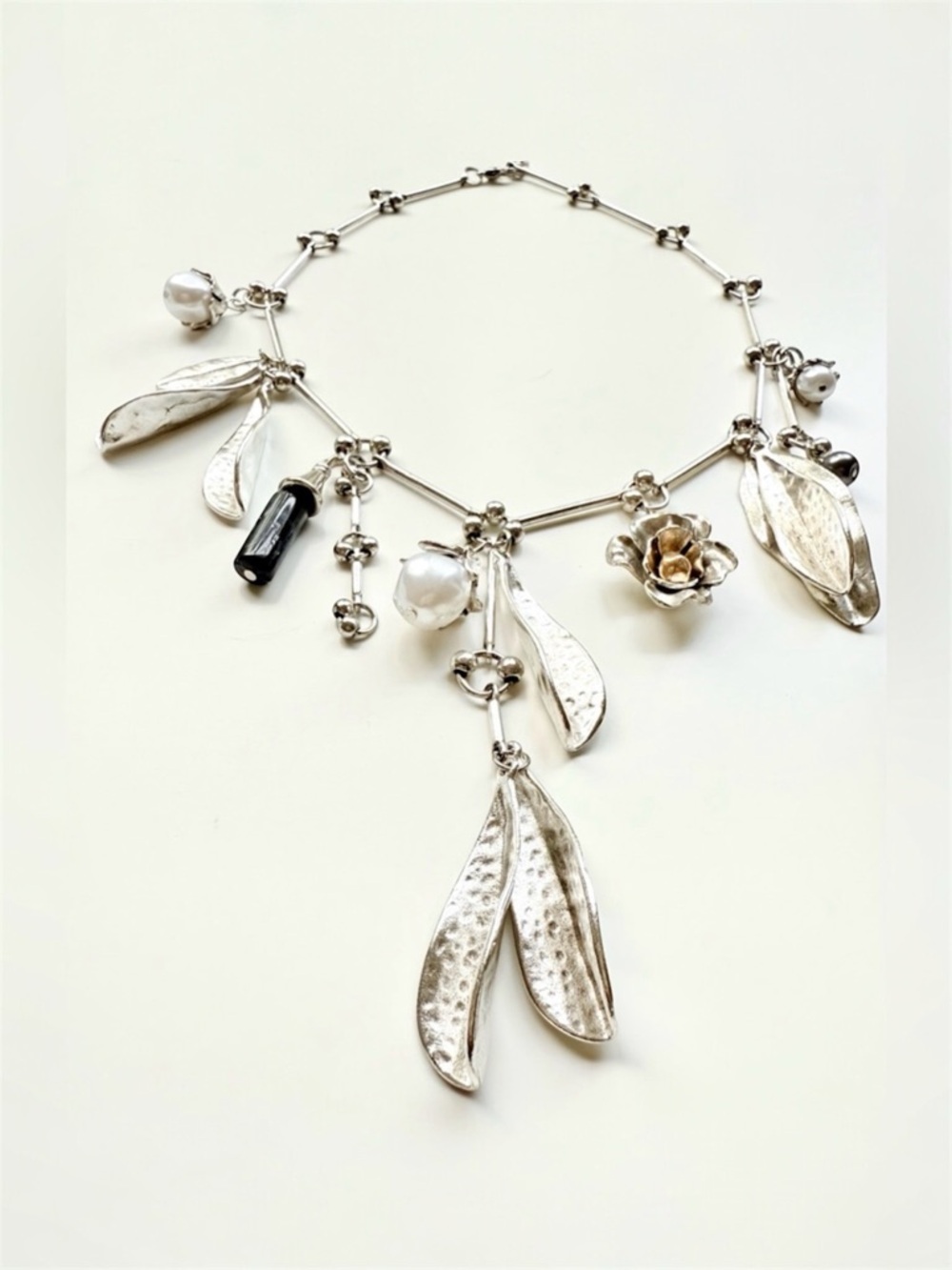 LAST 1 🔥 Zara Style LEAF AND FAUX PEARL CHARM NECKLACE